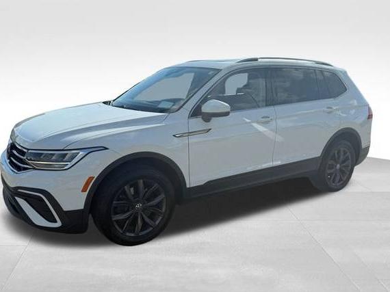 VOLKSWAGEN TIGUAN 4MOTION 2022 3VV2B7AX3NM082674 image